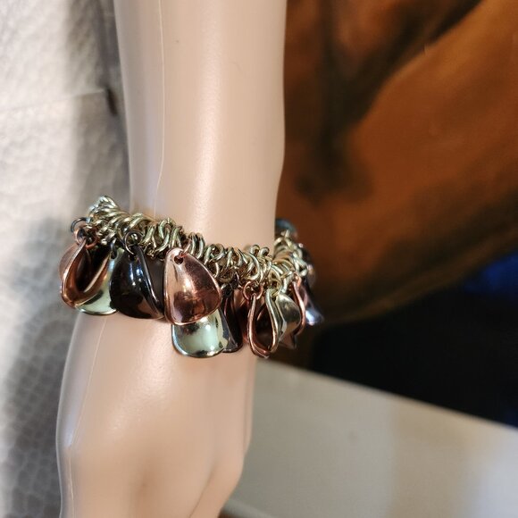 Stretchy Gold Bronze colored Bracelet Elegant Fun Classy - Picture 1 of 13